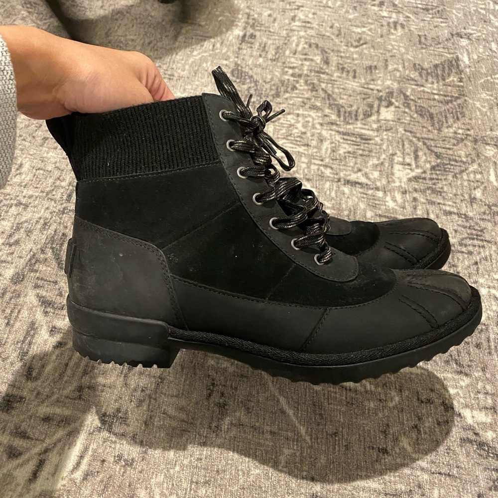 Ugg Women's Cayli Boot, Black, Size 7.5
